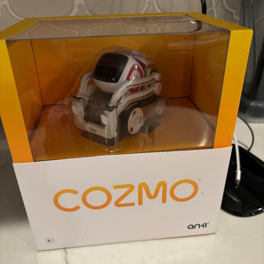 Cozmo Anki/Digital Dream Lab: AI Robot. Intuitive, tricks, coding, personalized